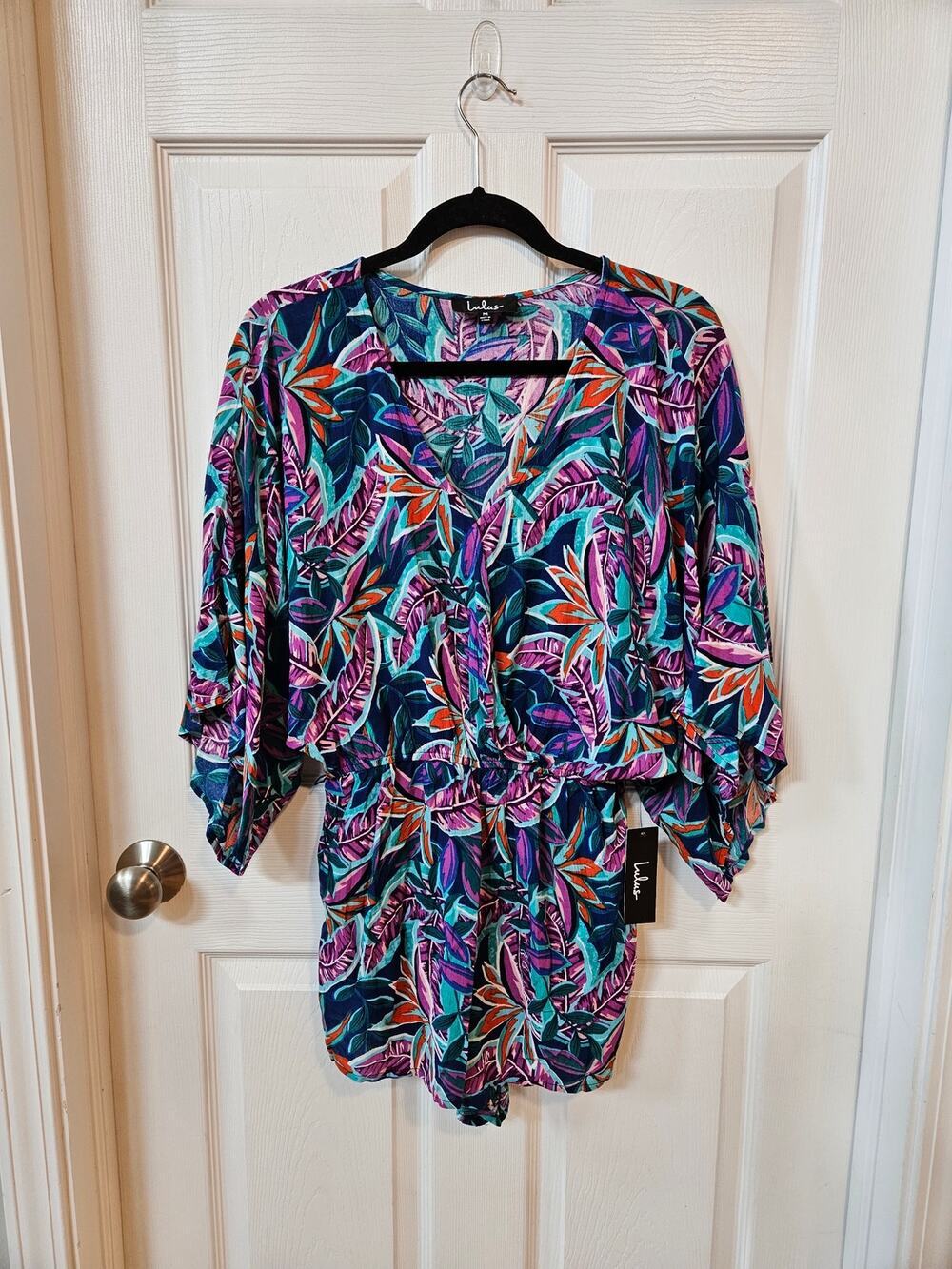 Lulus NWT Tropical Floral Romper Kimono Sleeve Rayon Size M Missing Belt